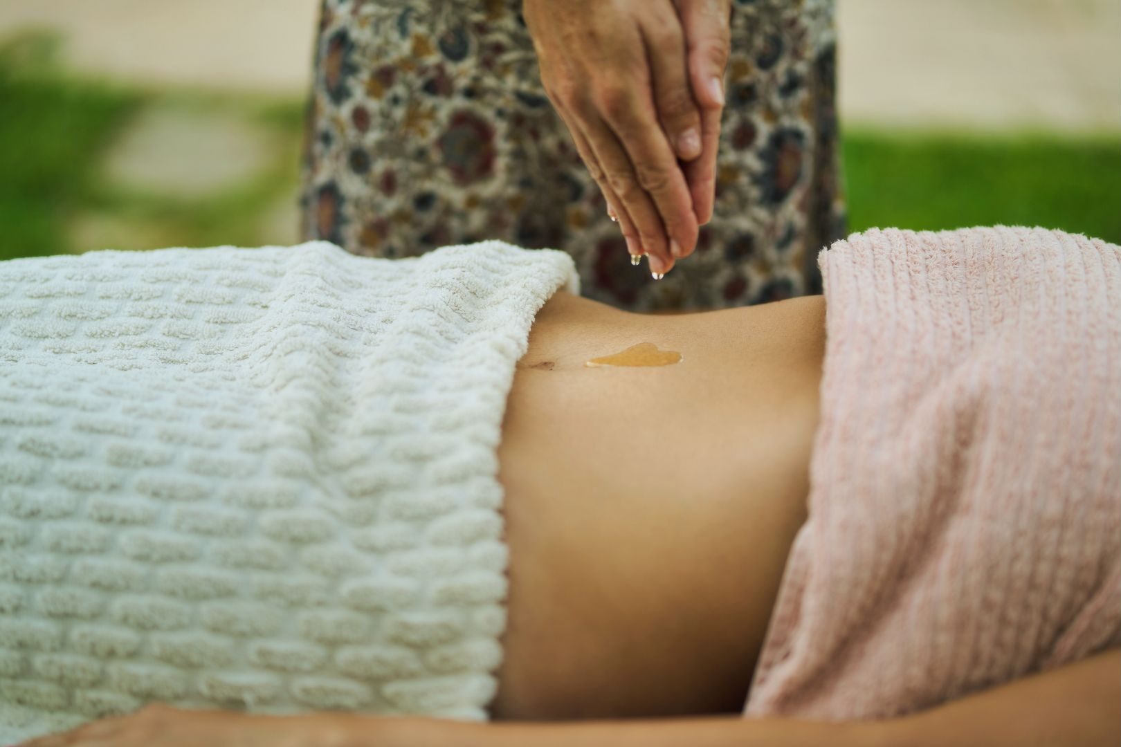 ayurvedische Bauchnabel-Ölung